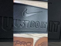 Etiquetas de cuero en relieve 3D personalizadas con forma de rectángulo marrón