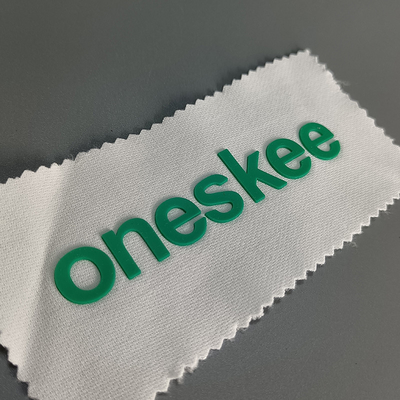 Ropa de lujo personalizada 3D logotipos de silicona de alta densidad hierro blando en parches de transferencia de calor para camiseta