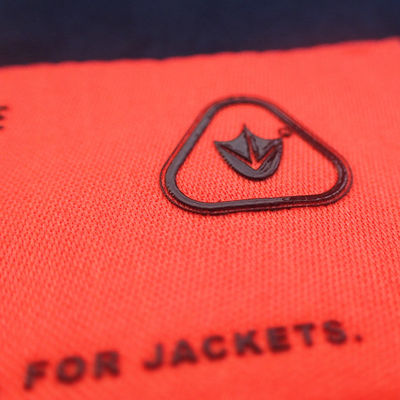Poliéster modificado para requisitos particulares 100% 3D Logo Screen Printing Clothing Labels
