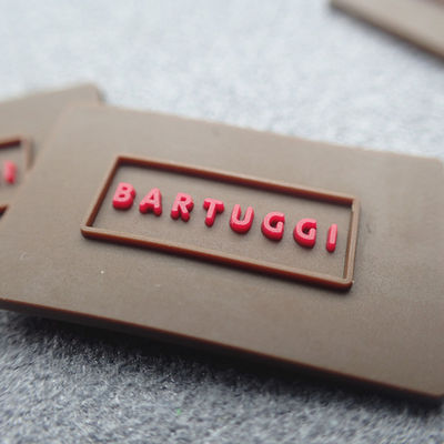 Etiquetas de goma de encargo del logotipo lavable 3D para la ropa