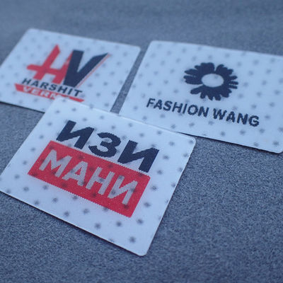Remiendos grabados en relieve del diseño del OEM del silicón para la ropa