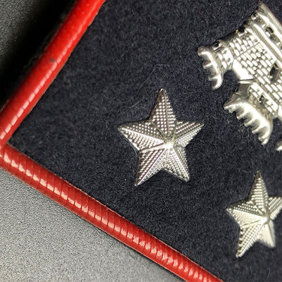 Velcro tridimensional de LOGO Soft Rubber Badge With del metal de la insignia 3D del voltaje de TPU en la parte posterior