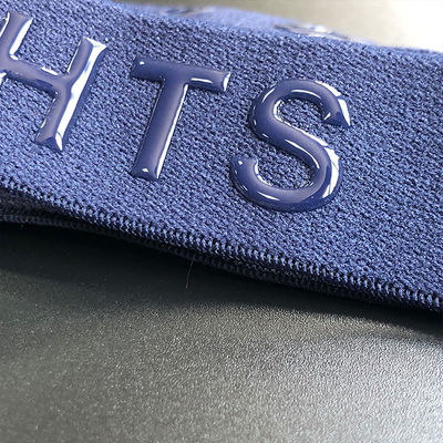 El apretón anti del silicón de la banda elástica del resbalón imprimió las correas para la ropa interior