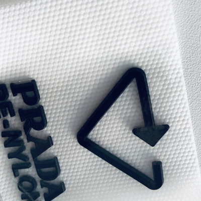 la etiqueta amistosa de la transferencia de calor del silicón de 3D Eco grabó en relieve a Logo For Garment